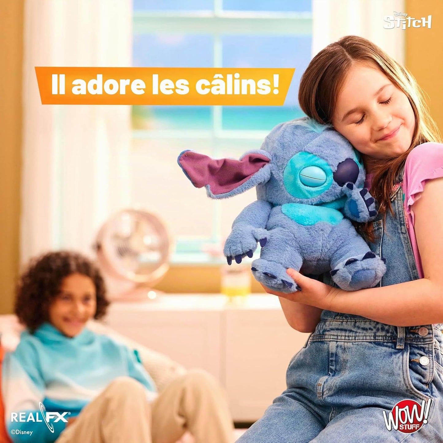 Peluche Stitch Disney RealFX avec finitions détaillées et réalisme soigné mettant en valeur les textures et les couleurs du personnage